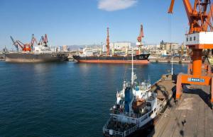 秦皇島港2017年吞吐量達(dá)到2.3773億噸