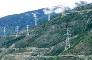 奮戰(zhàn)海拔5000建設(shè)西藏農(nóng)網(wǎng)工程