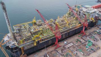 中國向巴西交付航母級(jí)海上油氣加工廠