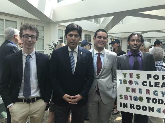 加利福尼亞100％可再生能源法案提交大會