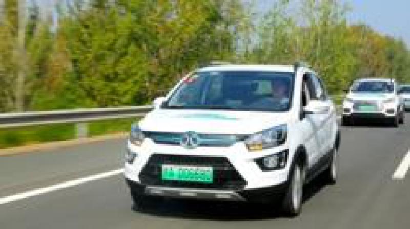京津冀新能源汽車?yán)愻咚{(lán)圖公益行走進(jìn)雄安新區(qū)