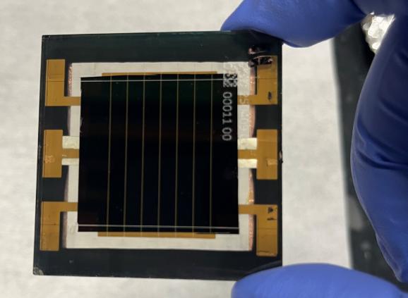 NREL、CubicPV 鈣鈦礦微型太陽能組件效率達(dá) 24%