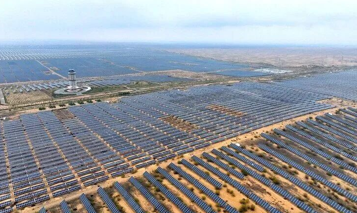 庫布其沙漠達拉特光伏電站推進生態(tài)治理與能源轉(zhuǎn)型