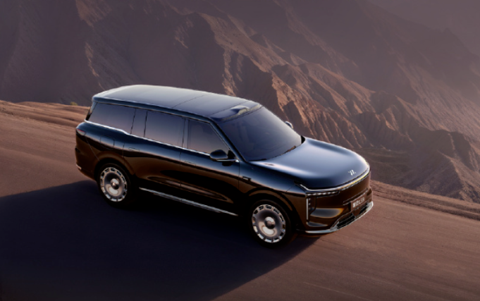 上汽集團(tuán)旗下高端品牌智己全新輔助駕駛系統(tǒng)發(fā)布，旗艦SUV LS9上市