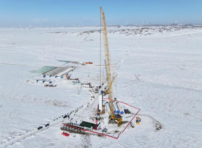 木壘100萬(wàn)千瓦風(fēng)電項(xiàng)目I標(biāo)段首臺(tái)風(fēng)力發(fā)電機(jī)組吊裝作業(yè)順利啟動(dòng)