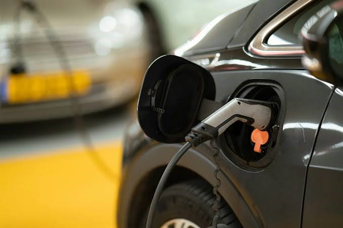通用汽車推出電動(dòng)車反向供電功能，車主可向電網(wǎng)出售電力
